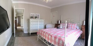 3 sovrum, skrivbord, strykjärn/strykbräda och gratis wi-fi