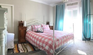 3 soverom, skrivebord, strykejern/-brett og wi-fi (inkludert)