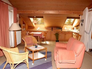 TV - Well-kept attic apartment with mountain views, free WiFi, TV, Chiemgau map, ... (Inzell)