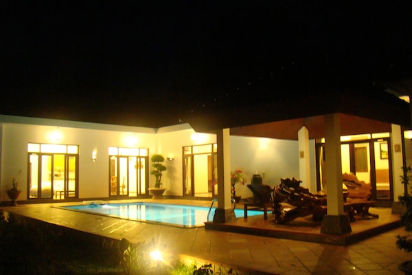 villa at night