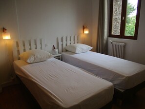 3 bedrooms, iron/ironing board, Internet, bed sheets