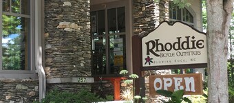 Downtown Main Street "STONES" FENCED YARD