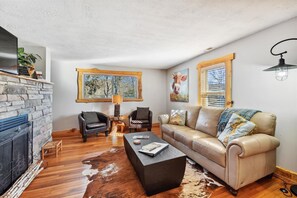 TV, fireplace