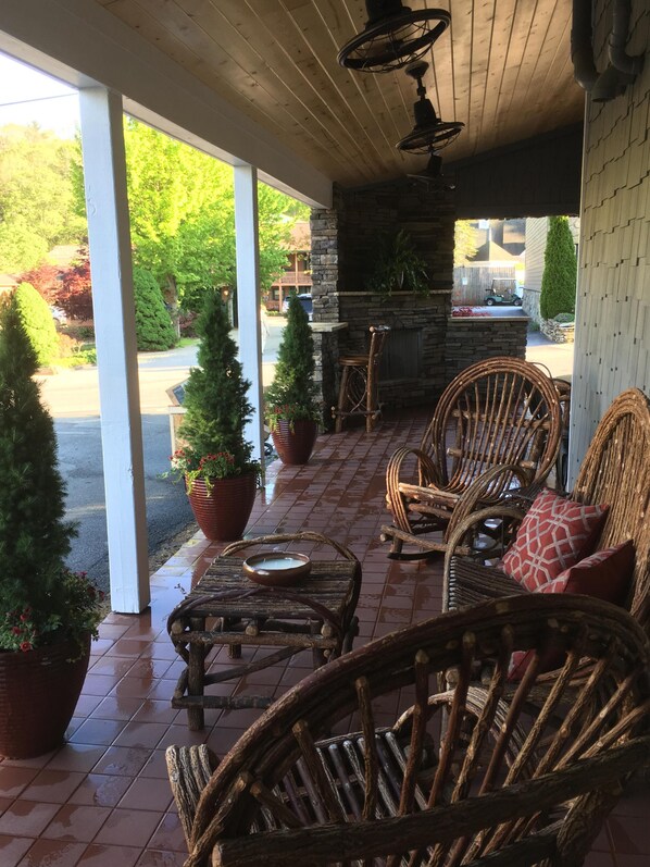 Downtown Main Street2BR “Bear” Blowing Rock Vrbo