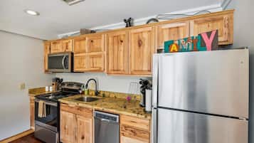 冰箱、微波炉、烤箱、炉灶