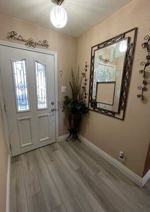 Interior - Beautiful 4-Bedroom Home;  5 Min From Strip (Las Vegas)