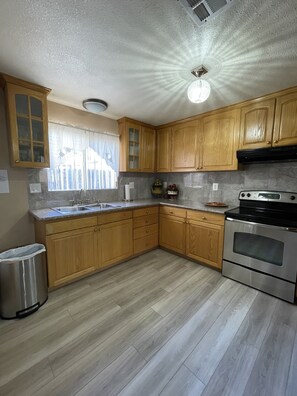 Fridge, microwave, oven, stovetop - Beautiful 4-Bedroom Home;  5 Min From Strip (Las Vegas)
