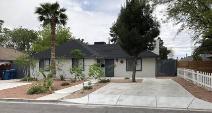 Hermosa casa remodelada de 5 dormitorios; 5 minutos de la tira