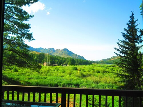 GORGEOUS MOUNTAIN RETREAT WITH PANORAMIC VIEWS, PIKES PEAK NATIONAL FOREST