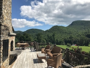 تناول الطعام بالخارج