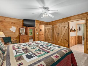 6 bedrooms, iron/ironing board, travel crib, free WiFi