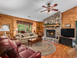 Smart TV, fireplace, DVD player, table tennis