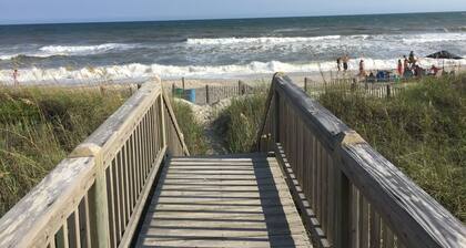 Spectacular Direct Oceanfront 2BR Condo in Emerald Isle NC Ocean Reef 7B1