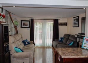 Smart TV, fireplace, books, stereo - Murray House Vacation Home: Pet friendly, mature trees, near the ocean & coast (Pouch Cove)