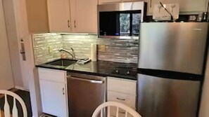 Refrigerador, microondas, parrilla de estufa y lavavajillas 