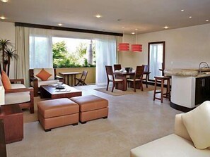 Smart TV, DVD player, livros, biblioteca musical