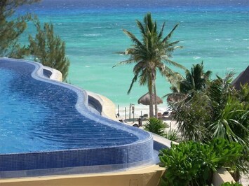 Rooftop Infinity Pool with Views to Cozumel