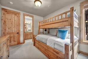 4 chambres, fer et planche à repasser, Wi-Fi, draps fournis