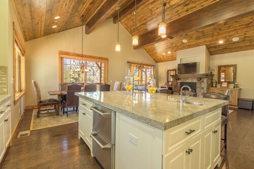 Sierra Sanctuary, 4 BDR in Schaffer's Mill Lake Tahoe, Golf & Club Amenities!