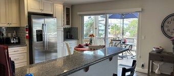 Lantern District condo. Huge private view deck. All on one level. Walk to harbor