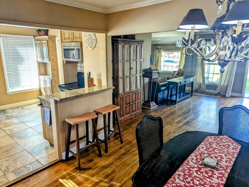 Homey Escape Minutes From Anything You Could Need!  Free WIFI!