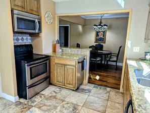 Fridge, microwave, oven, stovetop - Homey Escape Minutes From Anything You Could Need!  Free WIFI! (Wichita Falls)