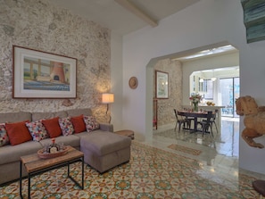 Smart TV, books, stereo, offices - Casa Caballo, Art Deco Bliss next to Santiago Park (Merida)