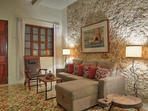 Älytelevisio, kirjoja, stereot, työhuone