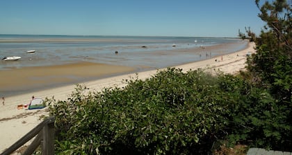 Brewster, MA Beach Cottage avec 1/2 Mile de plage privée pour votre plaisir.