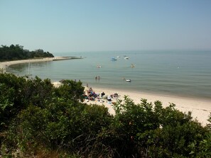 On the beach - Brewster, Beach Cottage with 1/2 Mile of Private Asso. Beach for your Enjoyment. (Brewster)