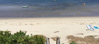 Brewster, Beach Cottage with 1/2 Mile of Private Asso. Beach for your Enjoyment.