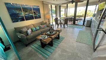 Smart-TV, DVD-spiller, bøker og musikkbibliotek