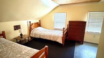 3 bedrooms, iron/ironing board, WiFi (free), bed sheets