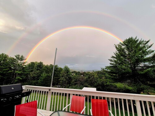 Watch 4th fireworks from deck! Hot tub-Mountain Views-Spacious 7+BD-4B