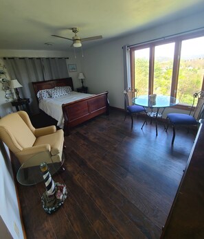 7 bedrooms, iron/ironing board, free WiFi, bed sheets