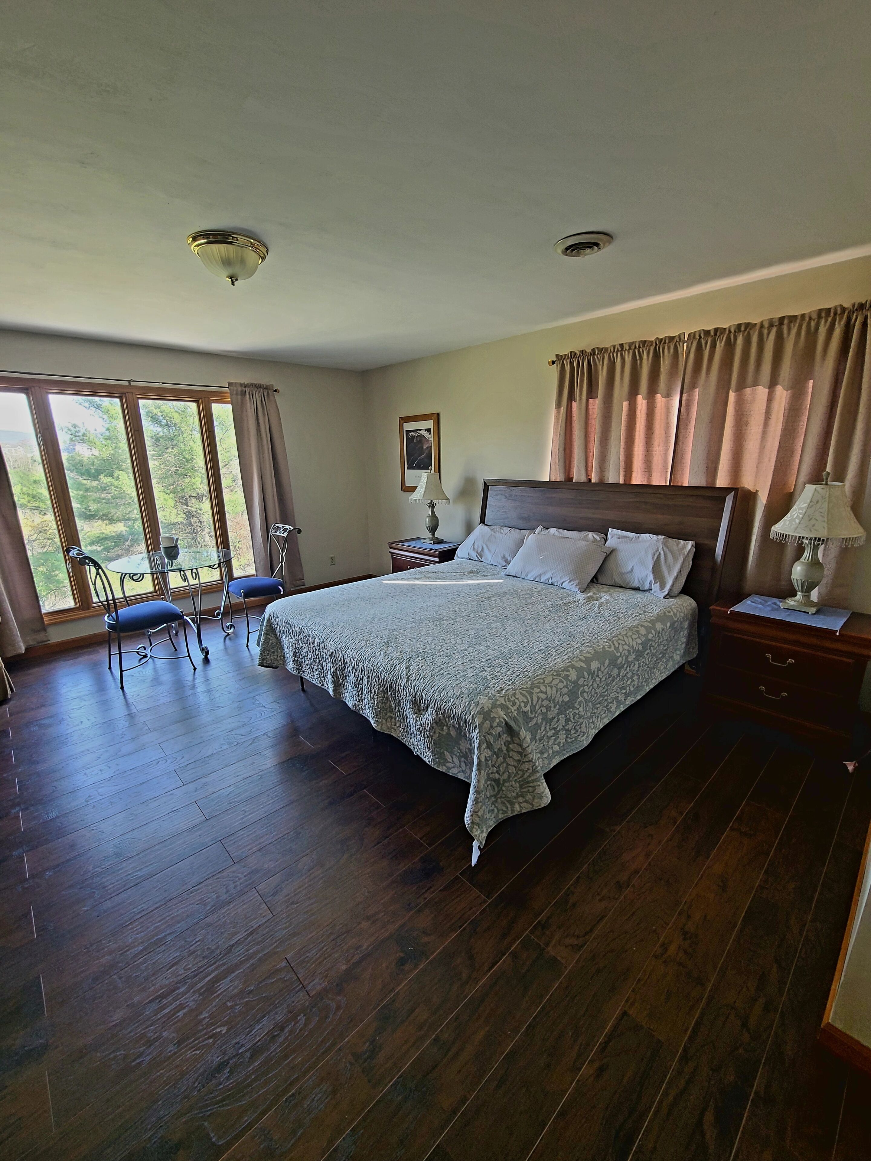 8 habitaciones, tabla de planchar con plancha y wifi gratis 