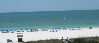 Marco Updated Beach Front Condo, 2Br 2Ba, 1605 - T4, Pool, Beach & Ocean Views