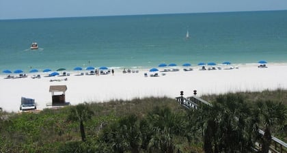 Piso actualizado frente a la playa del piso 16 en la costa oeste del golfo de Florida, vistas al mar