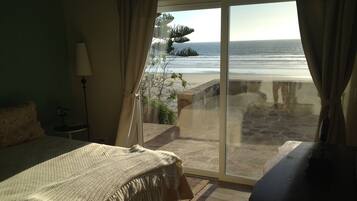 4 bedrooms, in-room safe, iron/ironing board, free WiFi