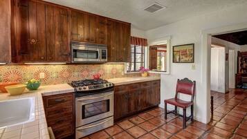 KĂŒhlschrank, Mikrowelle, Ofen, Herdplatte