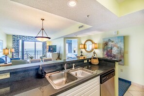 Interior - 3 Bedroom 2 Bath, Direct Oceanfront, Central, Water park (Myrtle Beach)