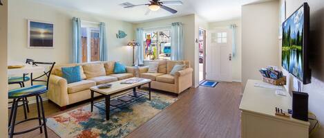 Una televisión de pantalla plana, un reproductor estéreo