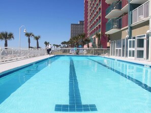 Een binnenzwembad, een verwarmd zwembad