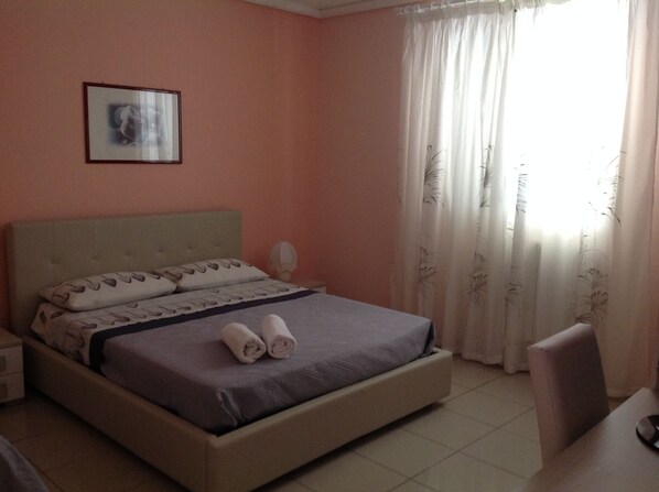 Habitación triple Deluxe, 2 habitaciones, vistas al mar | Escritorio, sistema de insonorización, cunas gratuitas y wifi gratis