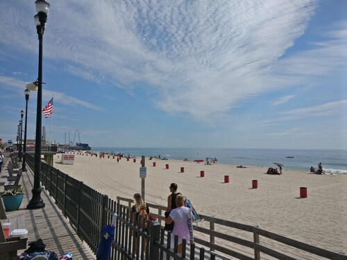 Cozy Family Vacation 2 bedroom apartment in Seaside Heights #446.