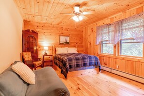 3 bedrooms, WiFi, bed sheets - Comfy Home in the Adirondacks, close to Gore Mnt, hiking & snowmoble trails (Indian Lake)