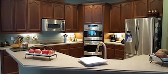 Beautiful 5br 4bath, sleeps 14: Wekiva Springs, Disney, Universal & Antiques.