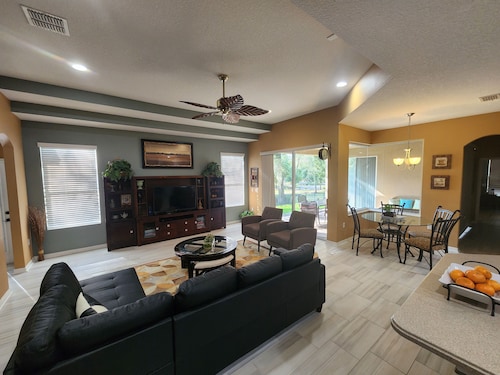 Beautiful 5br 4bath, sleeps 14: Wekiva Springs, Disney, Universal & Antiques.
