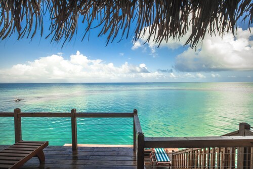 All INCLUSIVE BELIZE PRIVATE ISLAND RENTAL WITH OVER WATER BUNGALOW AND CHEF