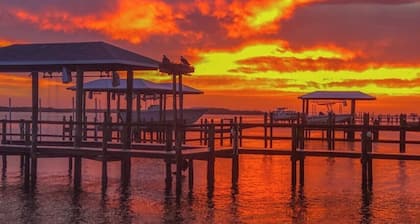 ¡Descuento! The Quarterdeck Cottage ~ Dock de barco ~ Carrito de golf !!